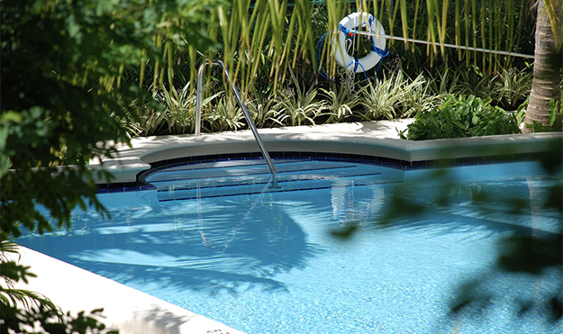 Resort-inspired swimming pool